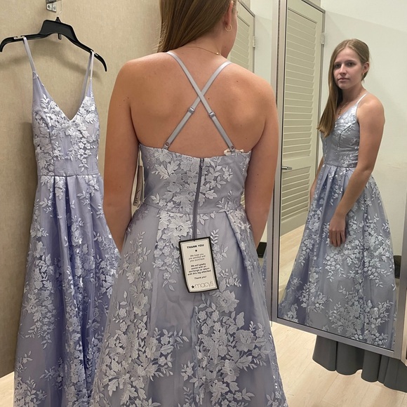 BCX Floral Embroidered Prom Dress Size 5 - Picture 5 of 7